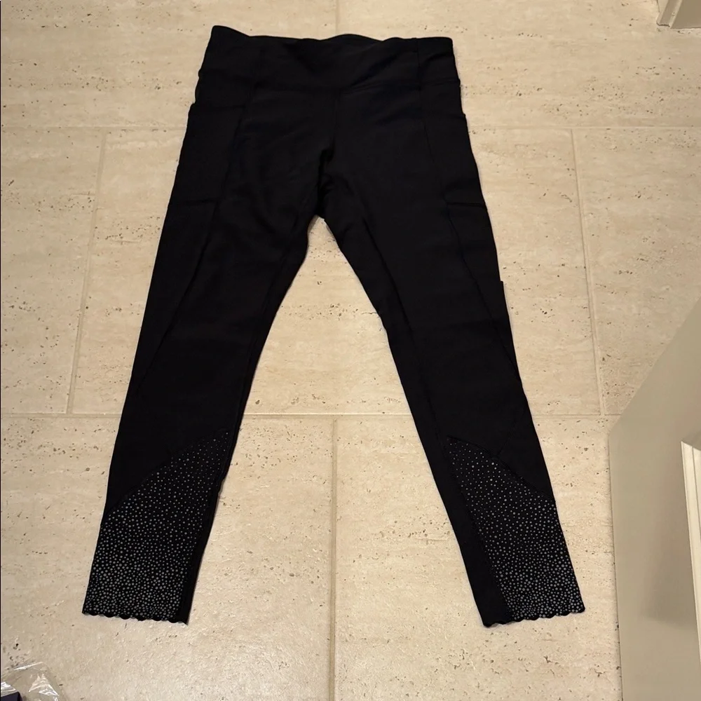 Lululemon 23” Women’s Tight Stuff leggings Size 6 Reflective Scallop Hem black - Picture 9 of 16